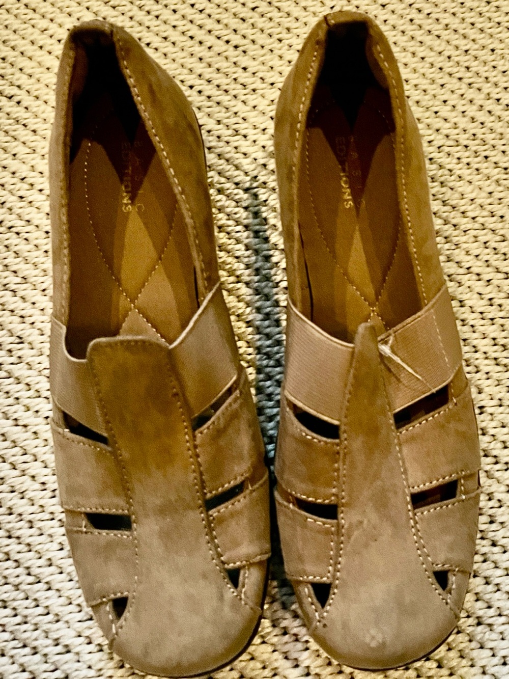 Shoes womens new size 7M taupe man made materials Basic Editions
